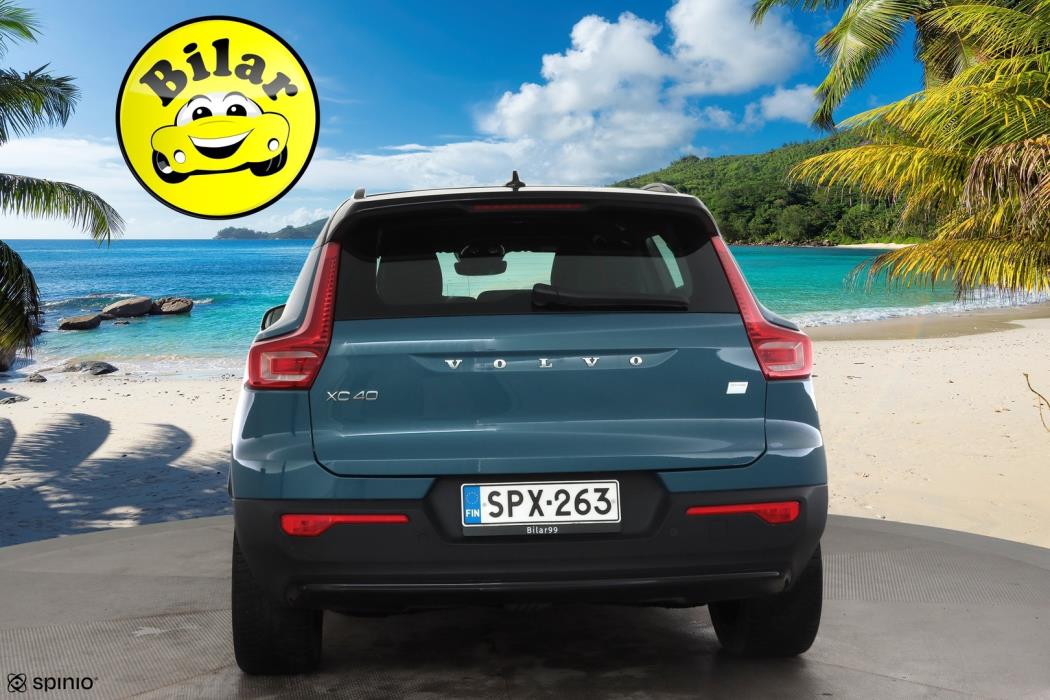 VOLVO XC40 2024