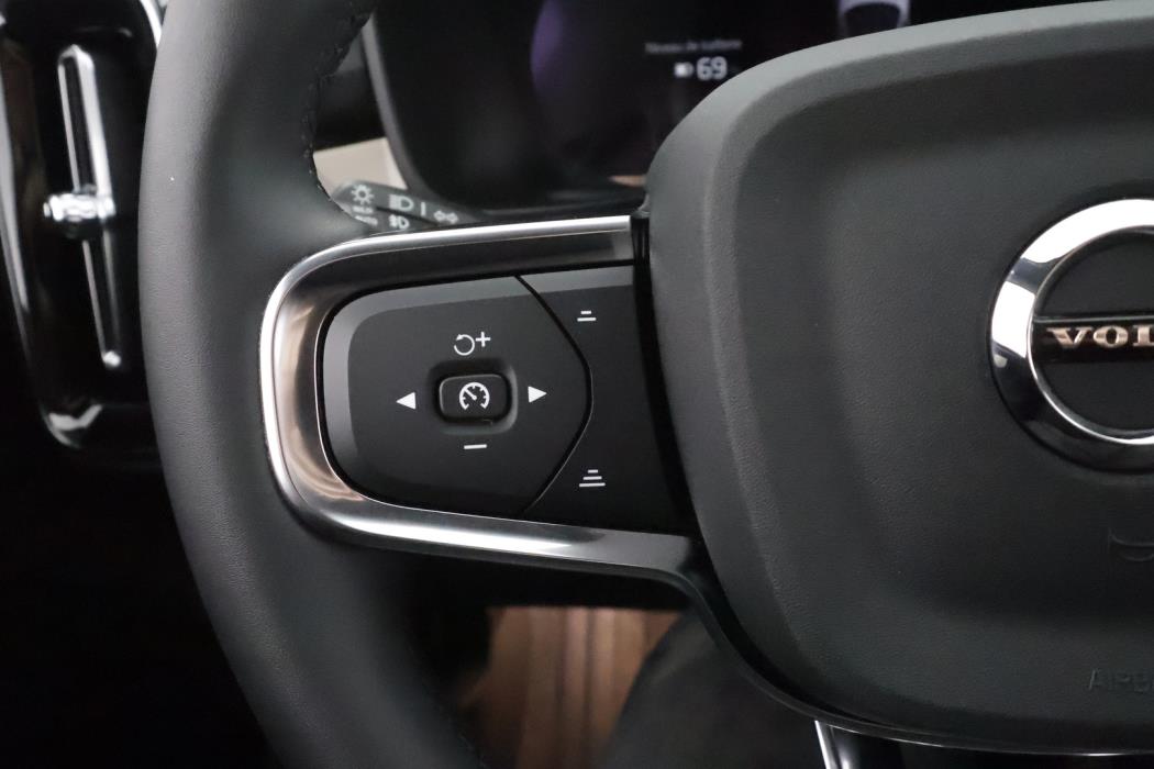 VOLVO C40 2022