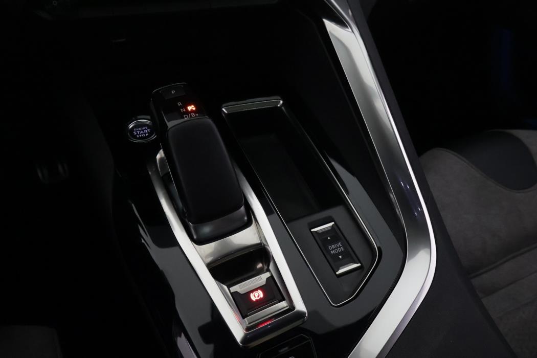 PEUGEOT 3008 2021