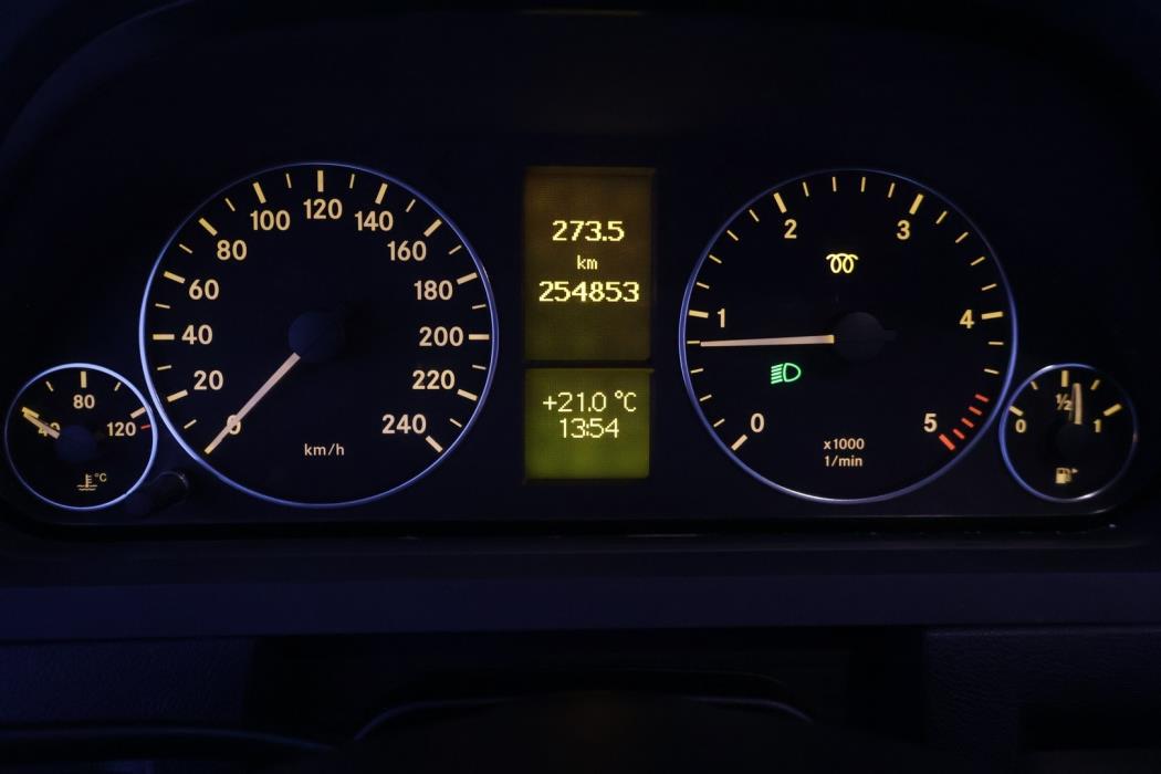 MERCEDES-BENZ A 2010