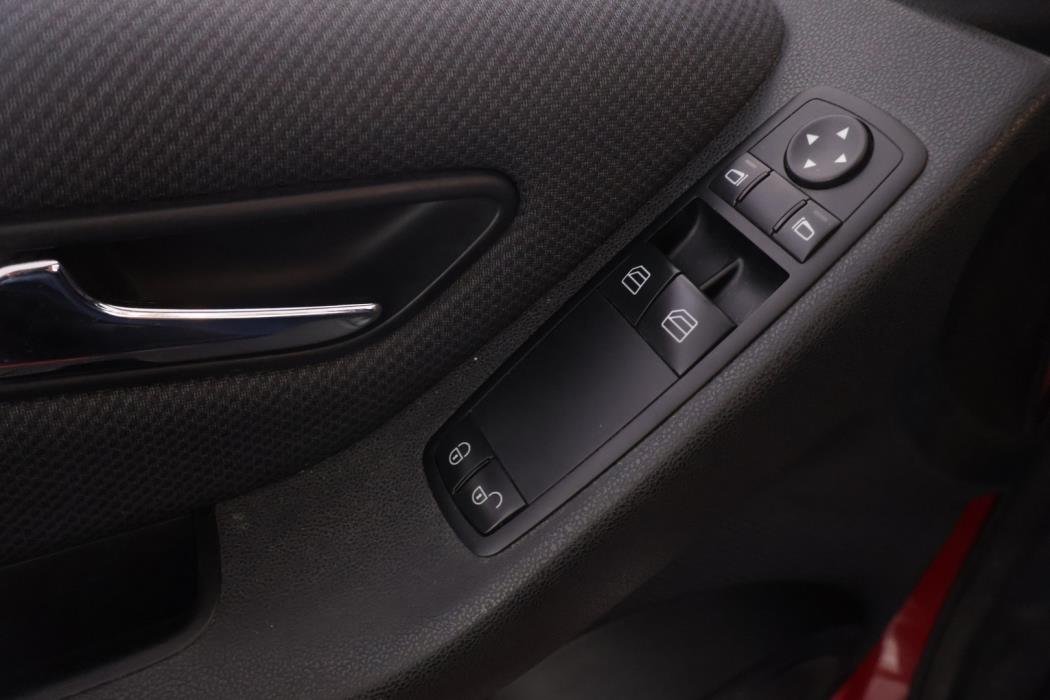 MERCEDES-BENZ A 2010