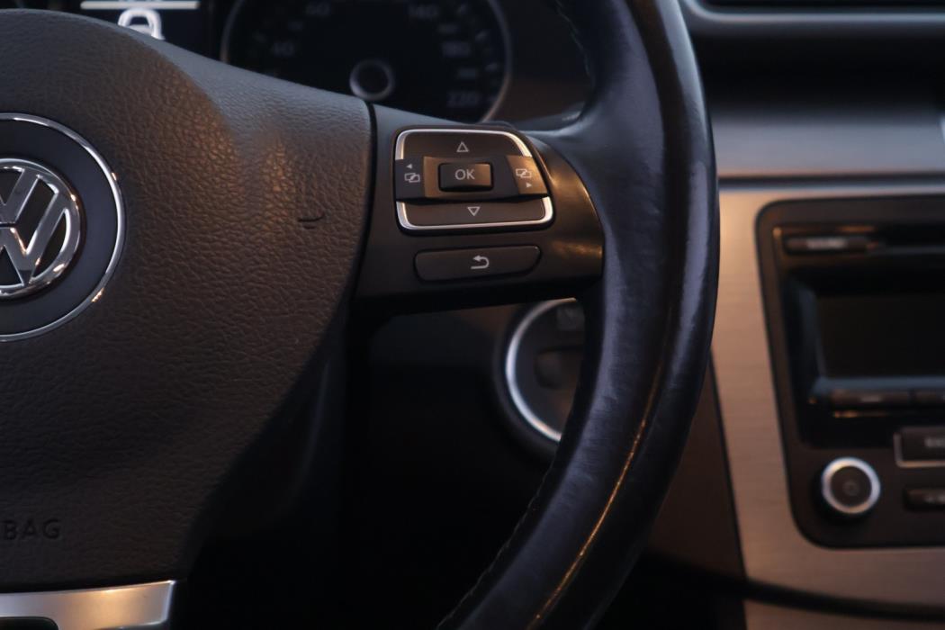 VOLKSWAGEN Passat 2014