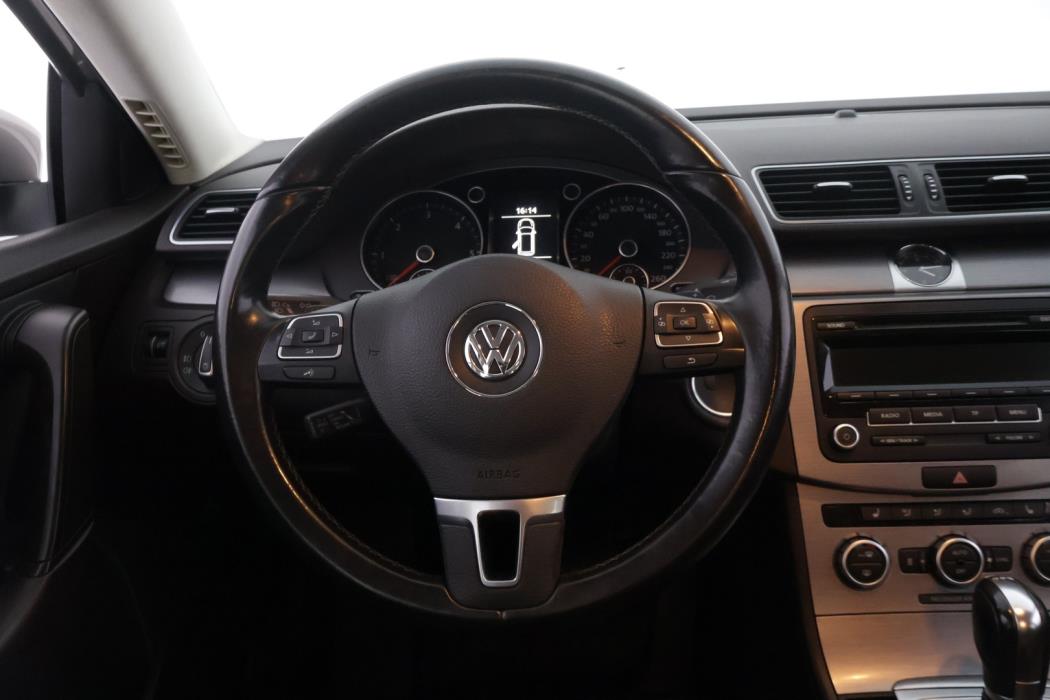 VOLKSWAGEN Passat 2014