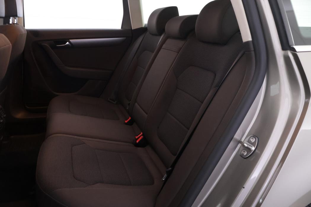 VOLKSWAGEN Passat 2014