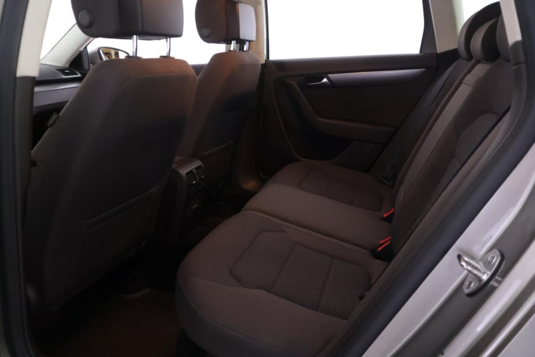 VOLKSWAGEN Passat 2014