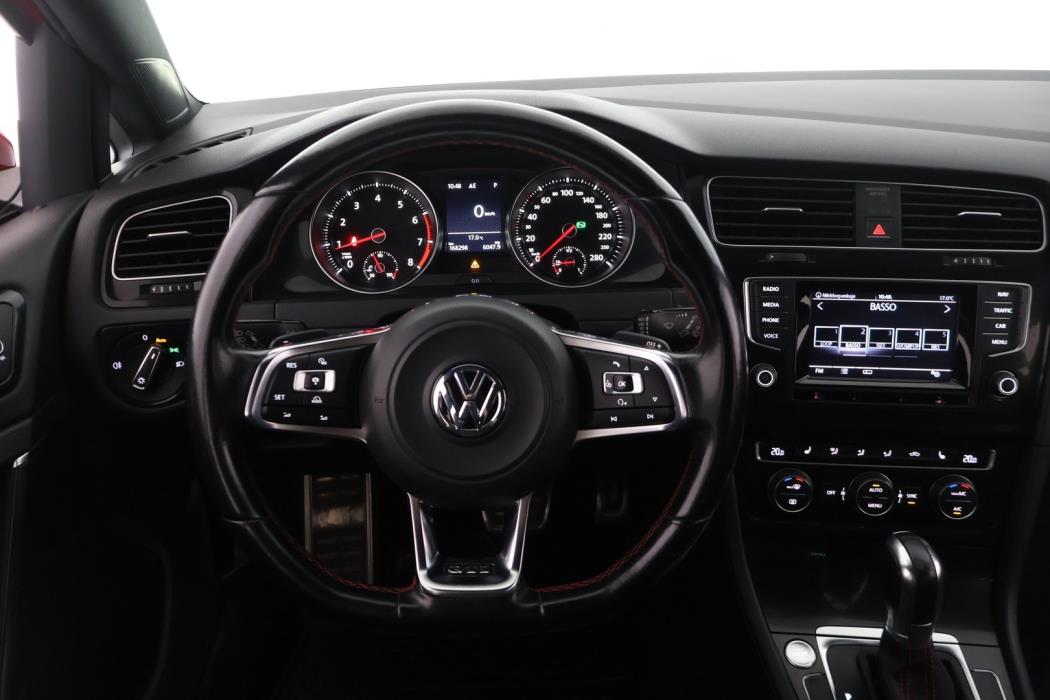 VOLKSWAGEN Golf 2015