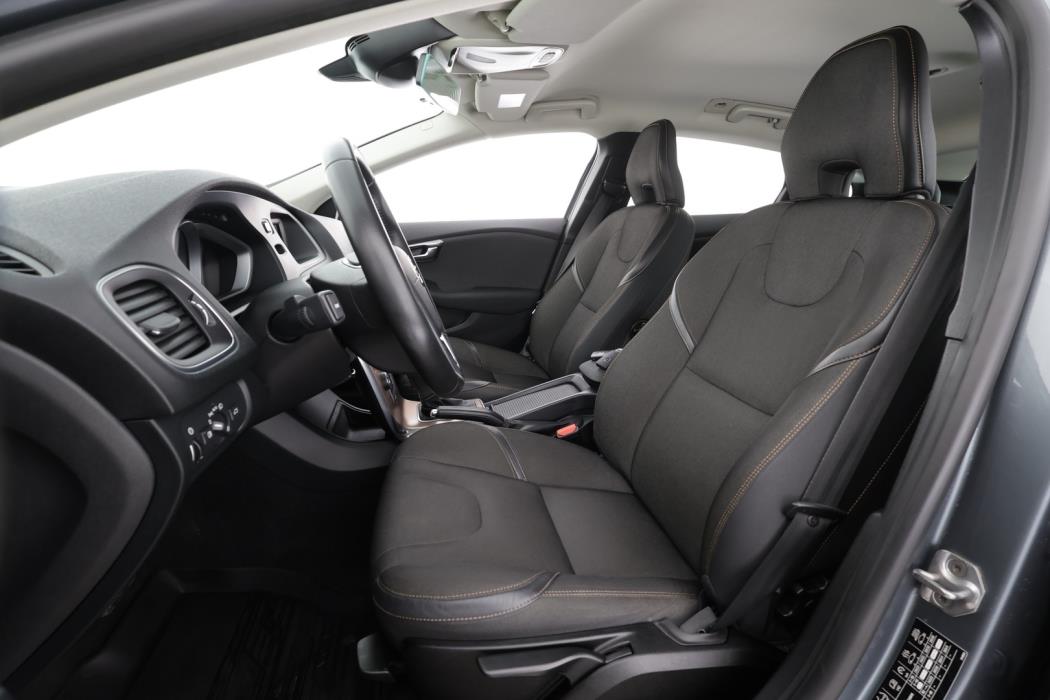 VOLVO V40 Cross Country 2016