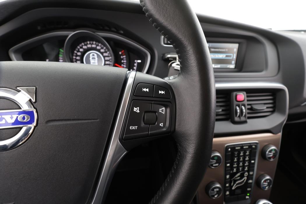 VOLVO V40 Cross Country 2016