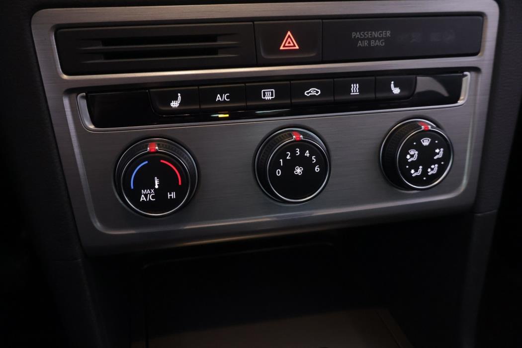 VOLKSWAGEN Golf Sportsvan 2015