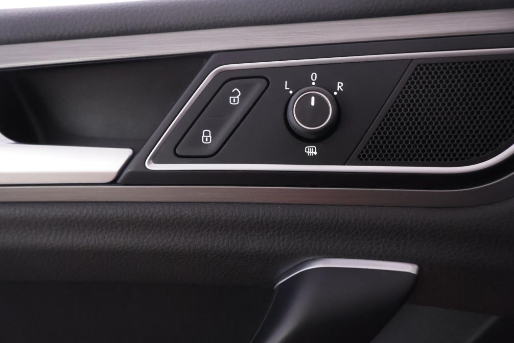 VOLKSWAGEN Golf Sportsvan 2015