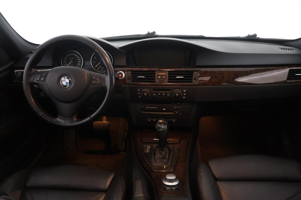 BMW 330 2006
