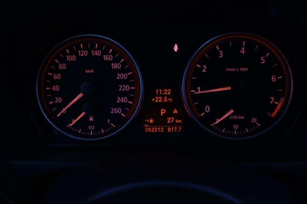 BMW 330 2006