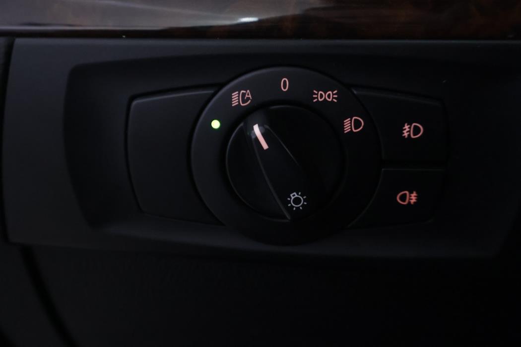 BMW 330 2006