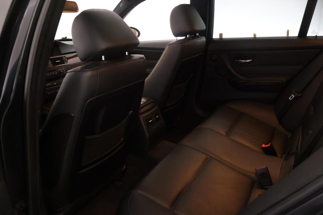 BMW 330 2006