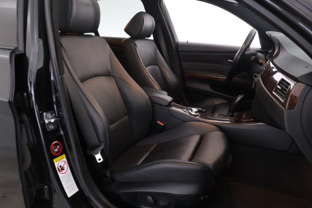 BMW 330 2006