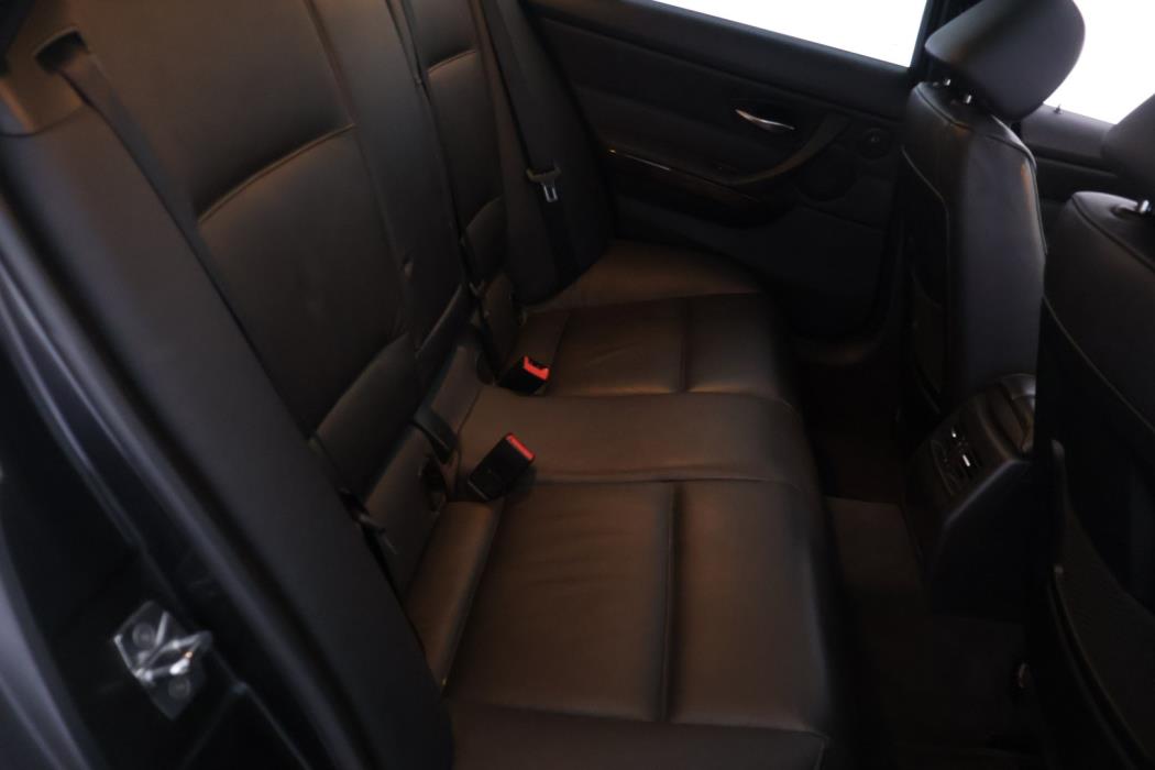 BMW 330 2006