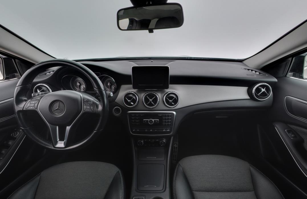 MERCEDES-BENZ GLA 2015
