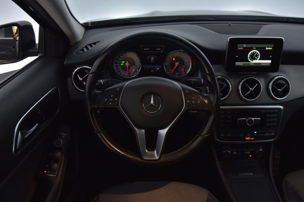 MERCEDES-BENZ GLA 2015