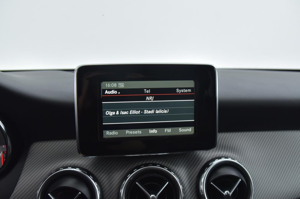 MERCEDES-BENZ GLA 2015