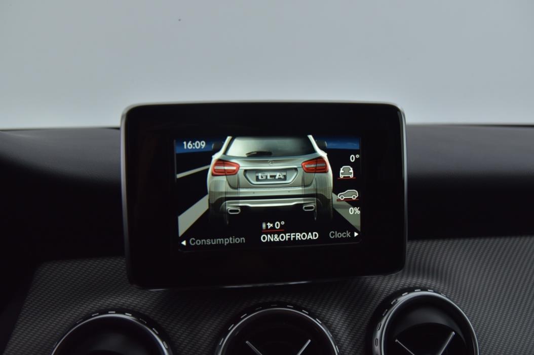 MERCEDES-BENZ GLA 2015