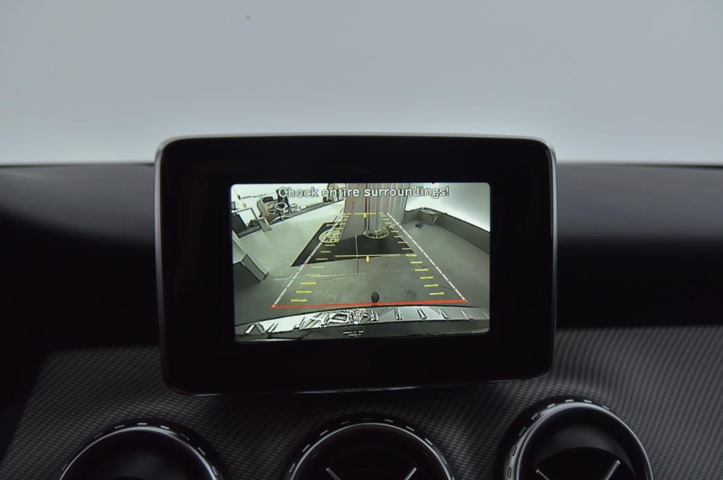 MERCEDES-BENZ GLA 2015