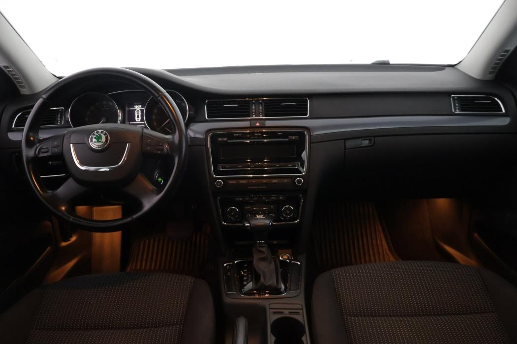 SKODA Superb 2012