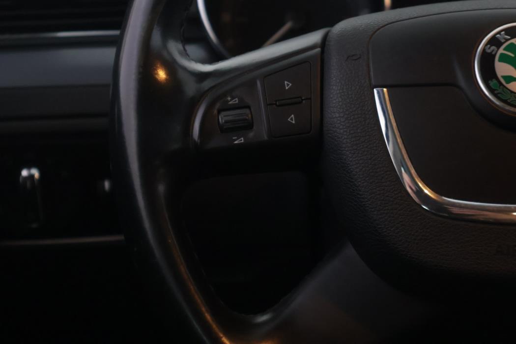 SKODA Superb 2012