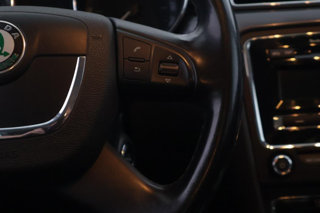 SKODA Superb 2012