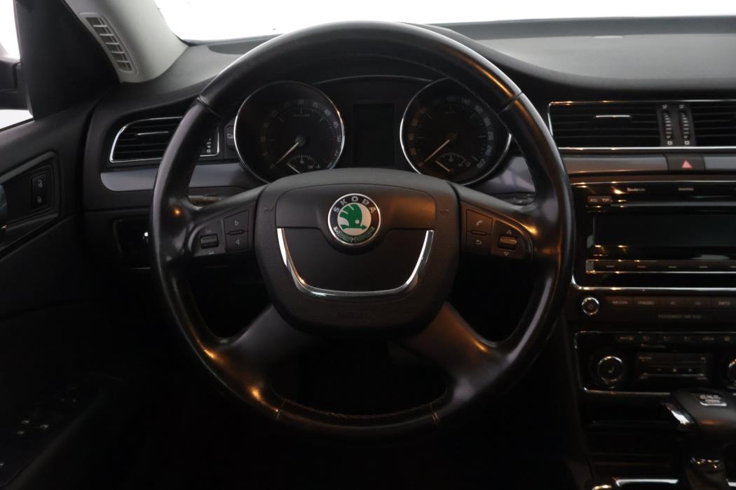 SKODA Superb 2012