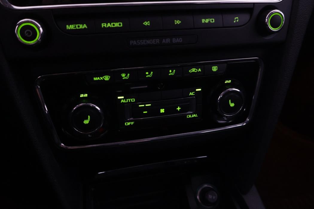 SKODA Superb 2012