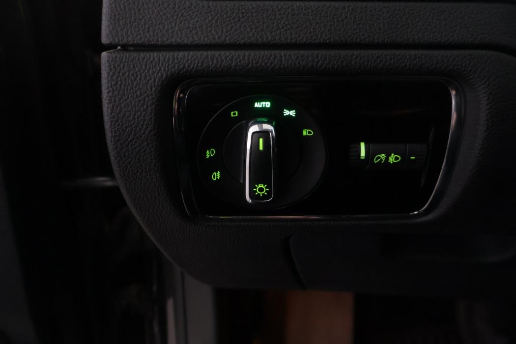 SKODA Superb 2012
