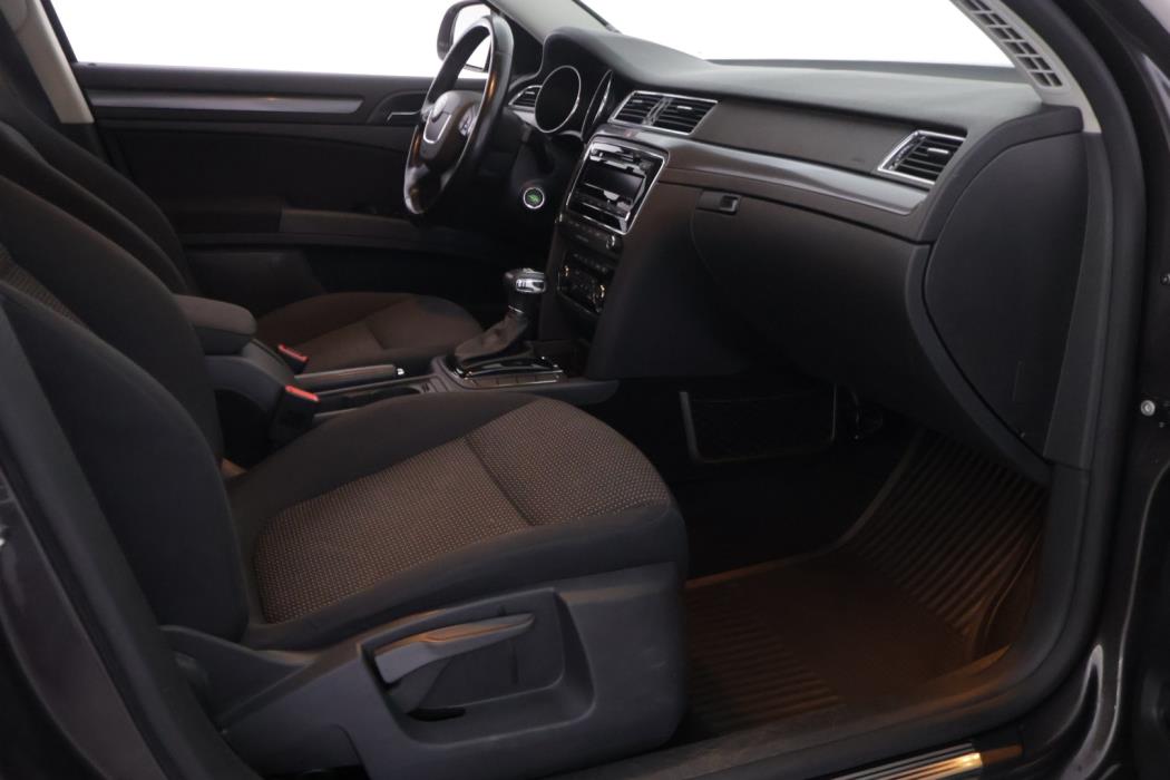 SKODA Superb 2012