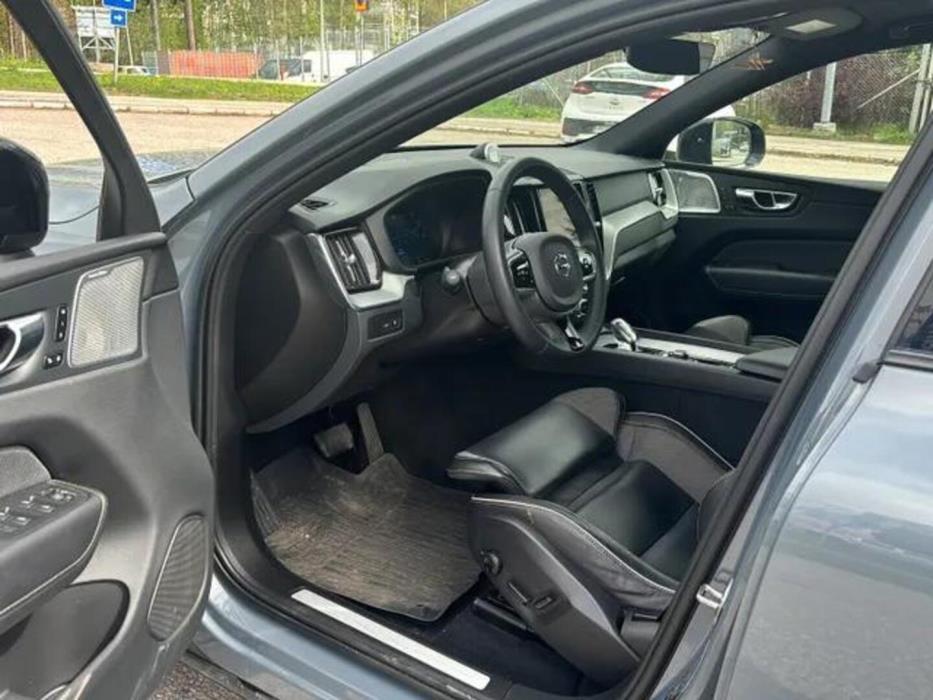 VOLVO XC60 2023