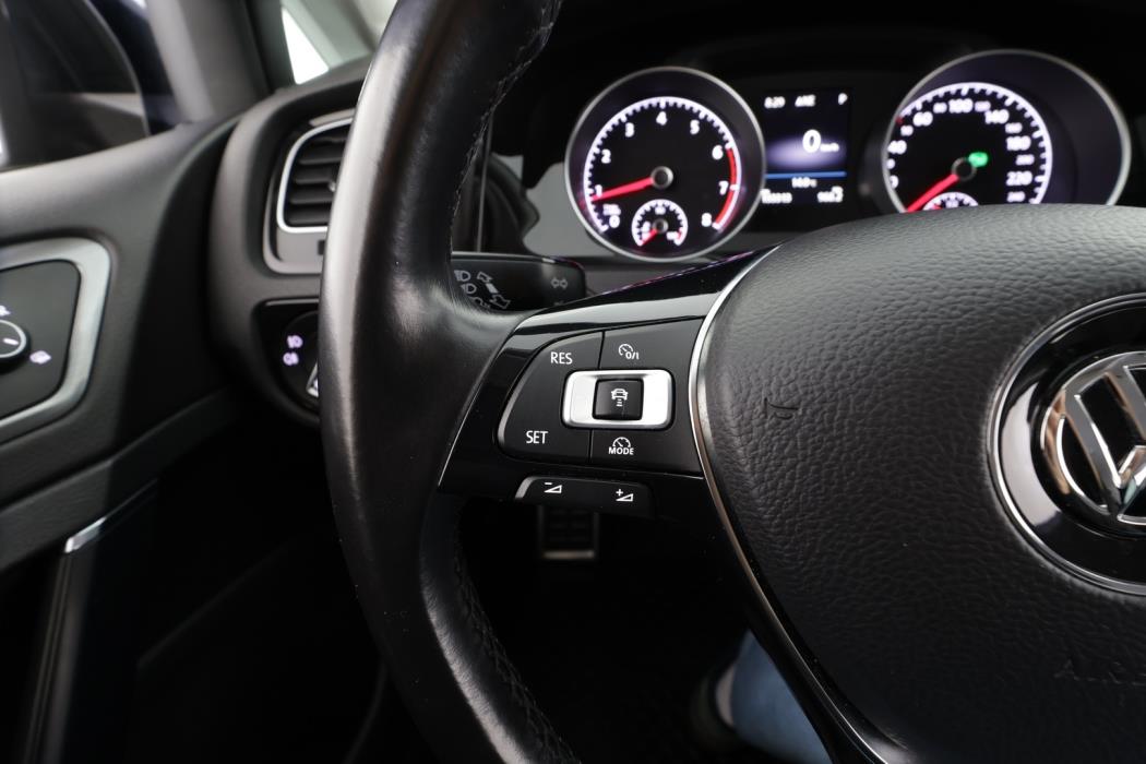VOLKSWAGEN Golf 2017