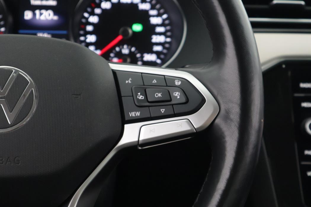 VOLKSWAGEN Passat 2022