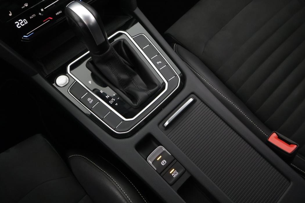 VOLKSWAGEN Passat 2022