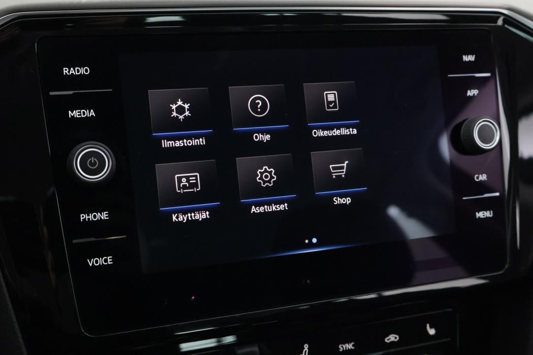 VOLKSWAGEN Passat 2022