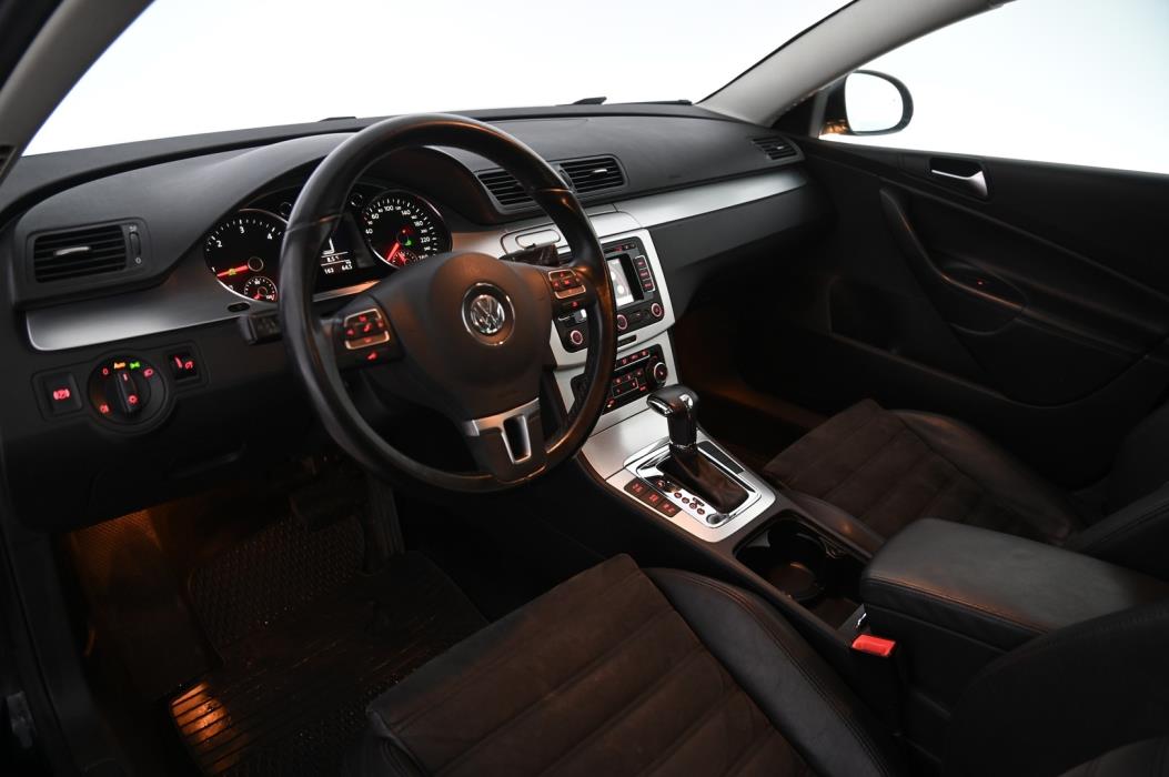 VOLKSWAGEN Passat 2010