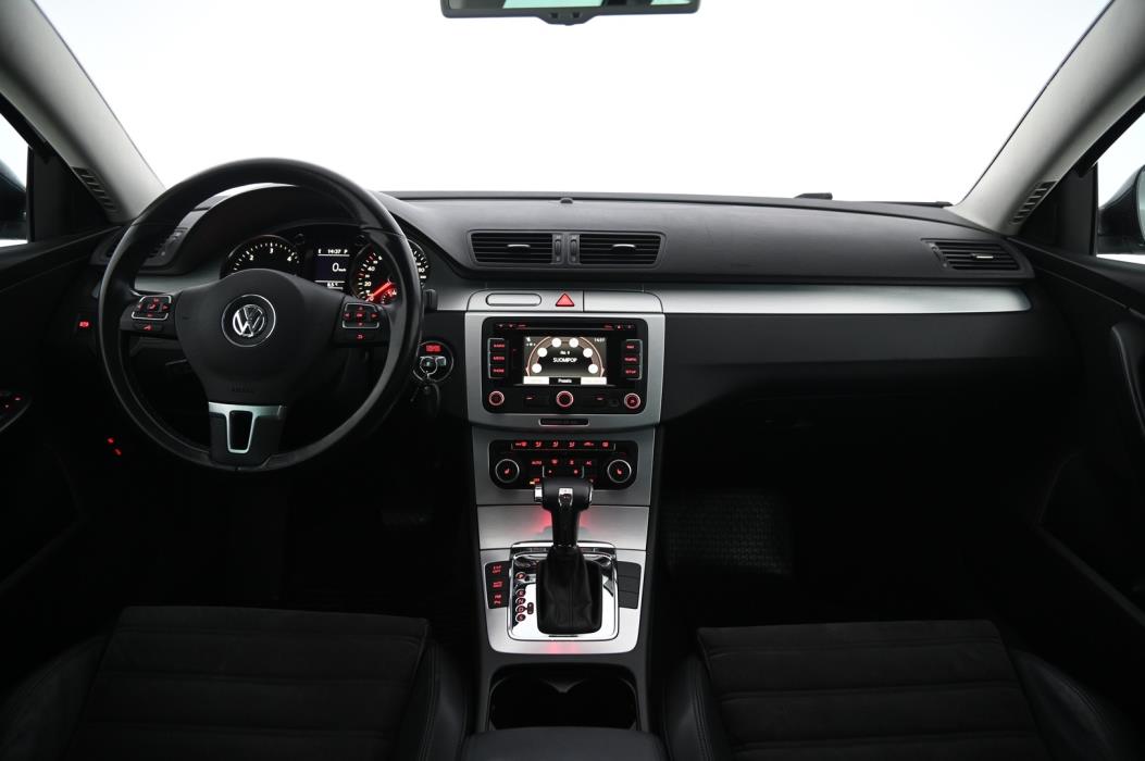 VOLKSWAGEN Passat 2010