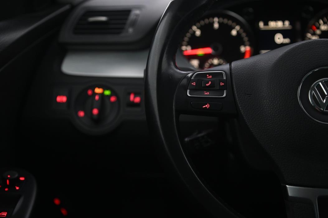 VOLKSWAGEN Passat 2010