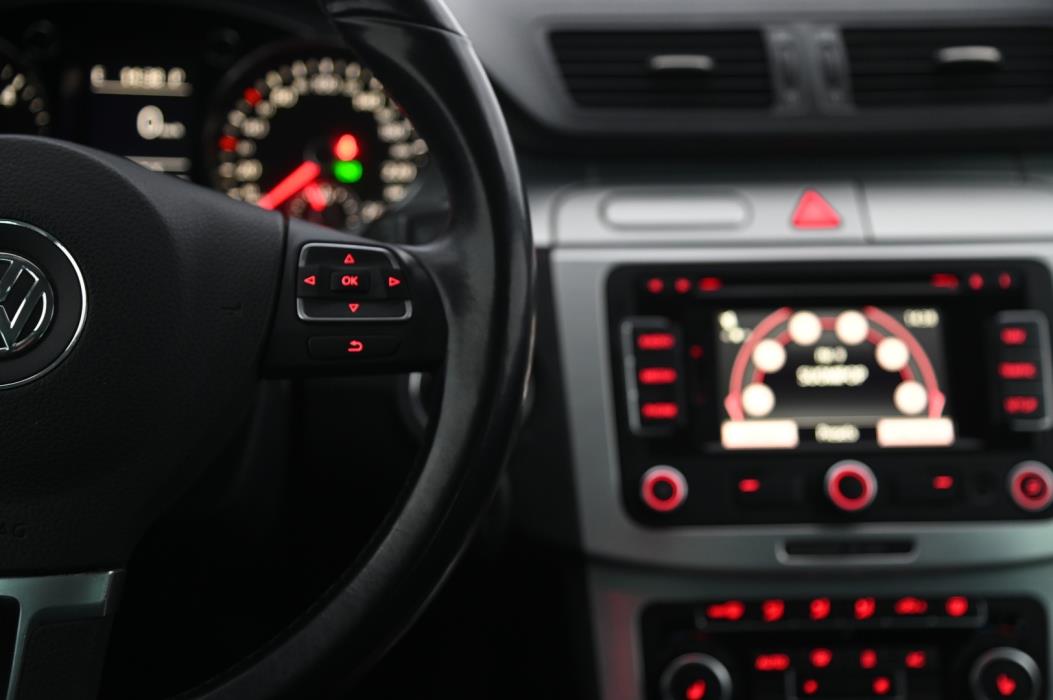 VOLKSWAGEN Passat 2010