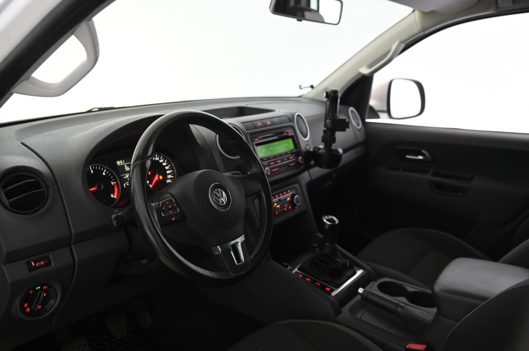 VOLKSWAGEN Amarok 2012