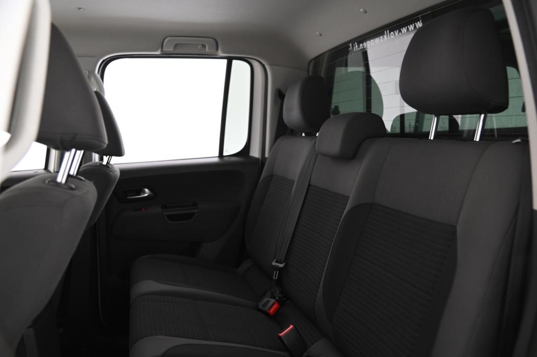 VOLKSWAGEN Amarok 2012