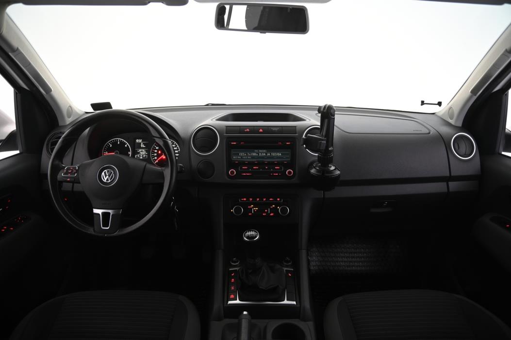 VOLKSWAGEN Amarok 2012