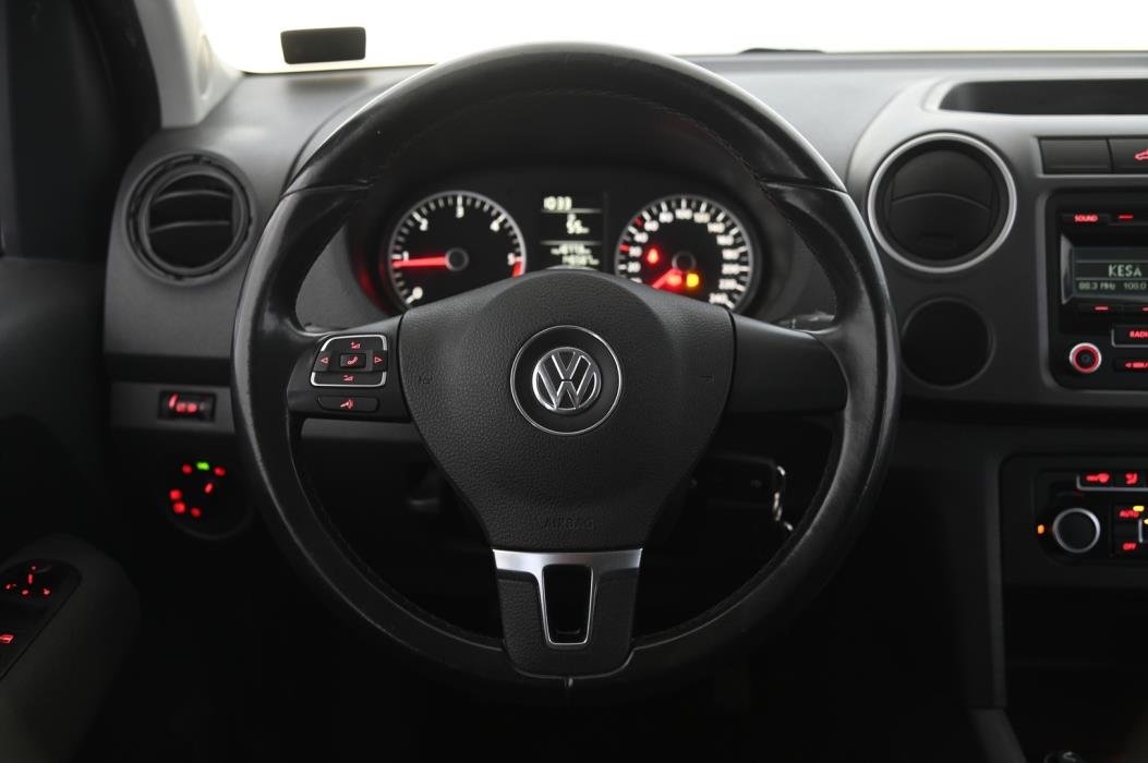 VOLKSWAGEN Amarok 2012