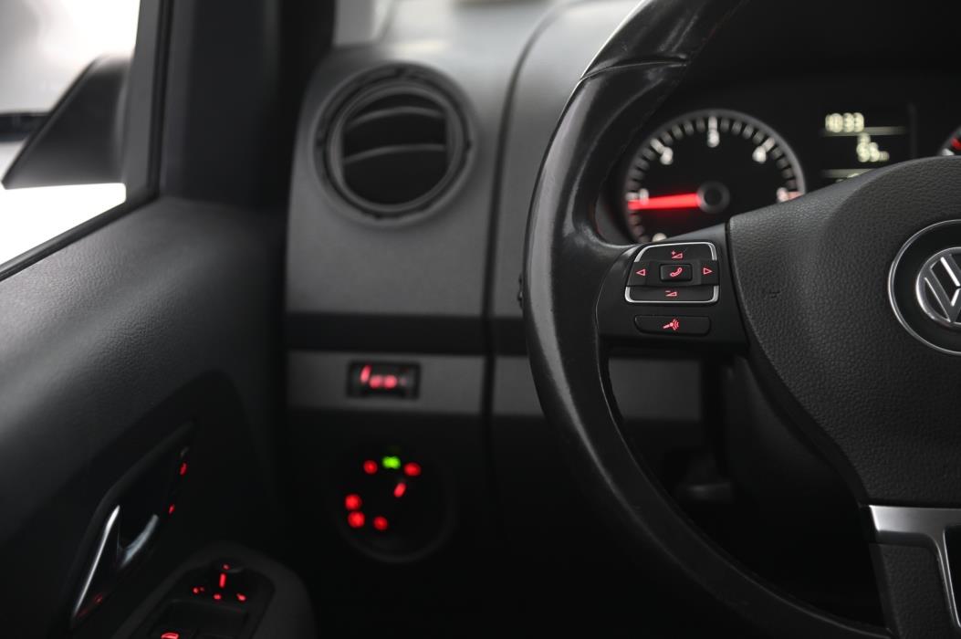 VOLKSWAGEN Amarok 2012