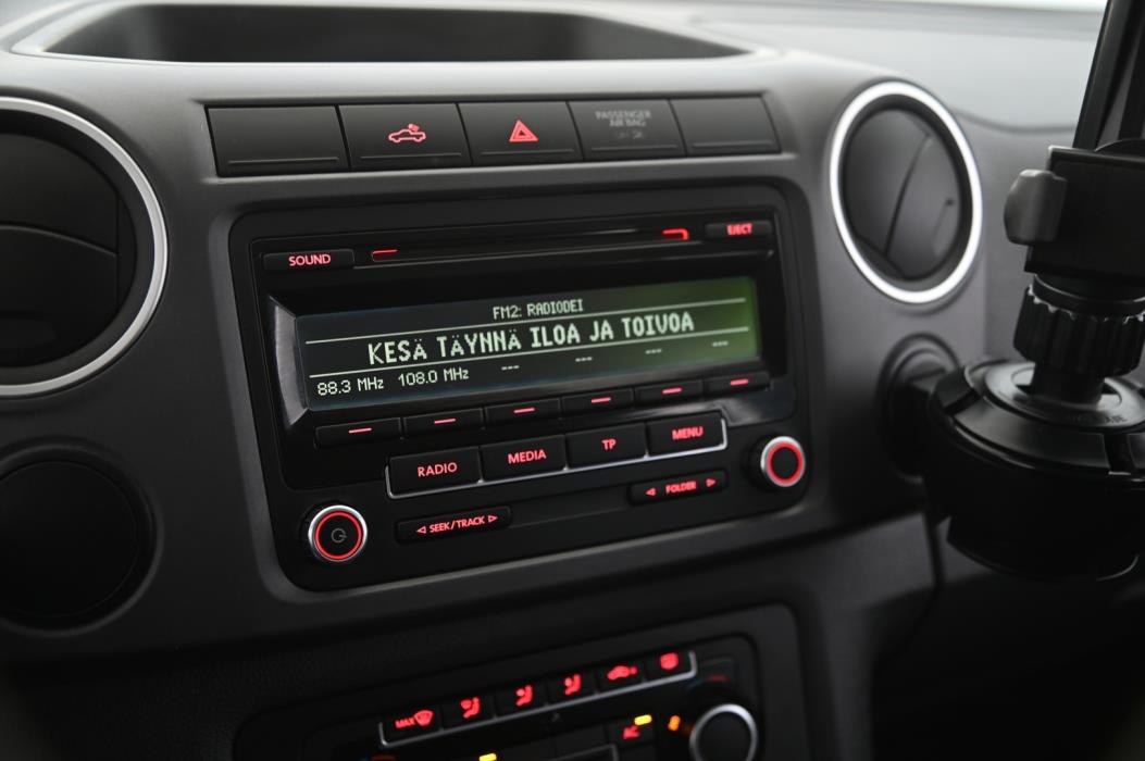 VOLKSWAGEN Amarok 2012