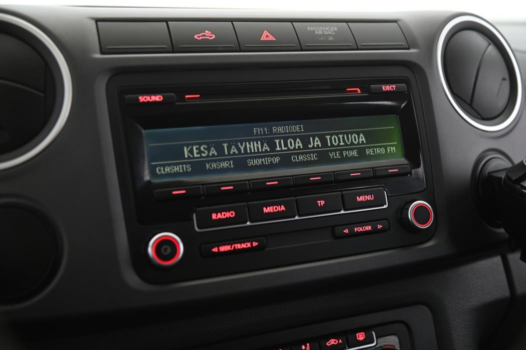 VOLKSWAGEN Amarok 2012