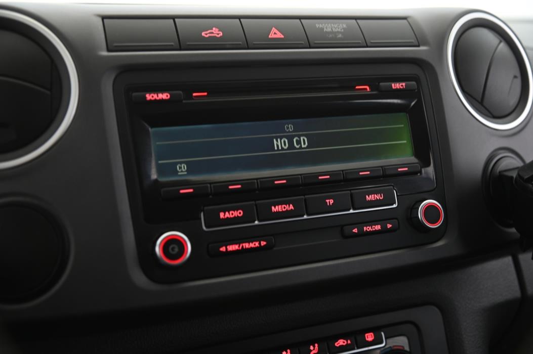 VOLKSWAGEN Amarok 2012