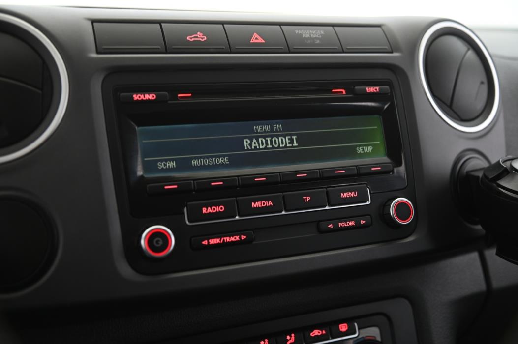 VOLKSWAGEN Amarok 2012
